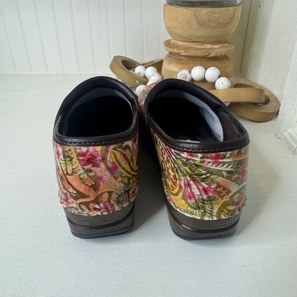Dansko XP Clogs Womens 41 Tropical Floral Palm Leaf Slip Resistant Professional - Picture 4 of 5